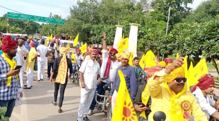 रॉयल राजपूत संगठन रीवा  *रॉयल राजपूत संगठन द्वारा संगठन के स्थापना दिवस के दिन मर्यादा पुरुषोत्तम भगवान श्री रामचंद्र जी की विशाल शोभायात्रा का आयोजन किया गया यह शोभायात्रा रीवा शहर के प्रमुख मार्गों से होते हुए रॉयल पैलेस में समापन हुआ इस यात्रा को सफल बनाने के लिए संगठन के सभी कार्यकर्ताओं को और दूर दूर से आए सभी राजपूत भाईयो को धन्यवाद आभार और साधुवाद????रॉयल राजपूत संगठन,रीवा (म.प्र)*